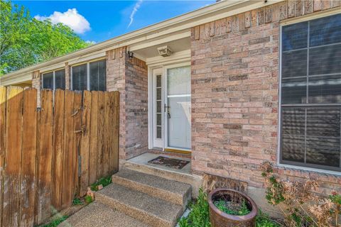 Tiny photo for 2006 Wilderland Cir, Bryan, TX 77807 (MLS # 26003729)