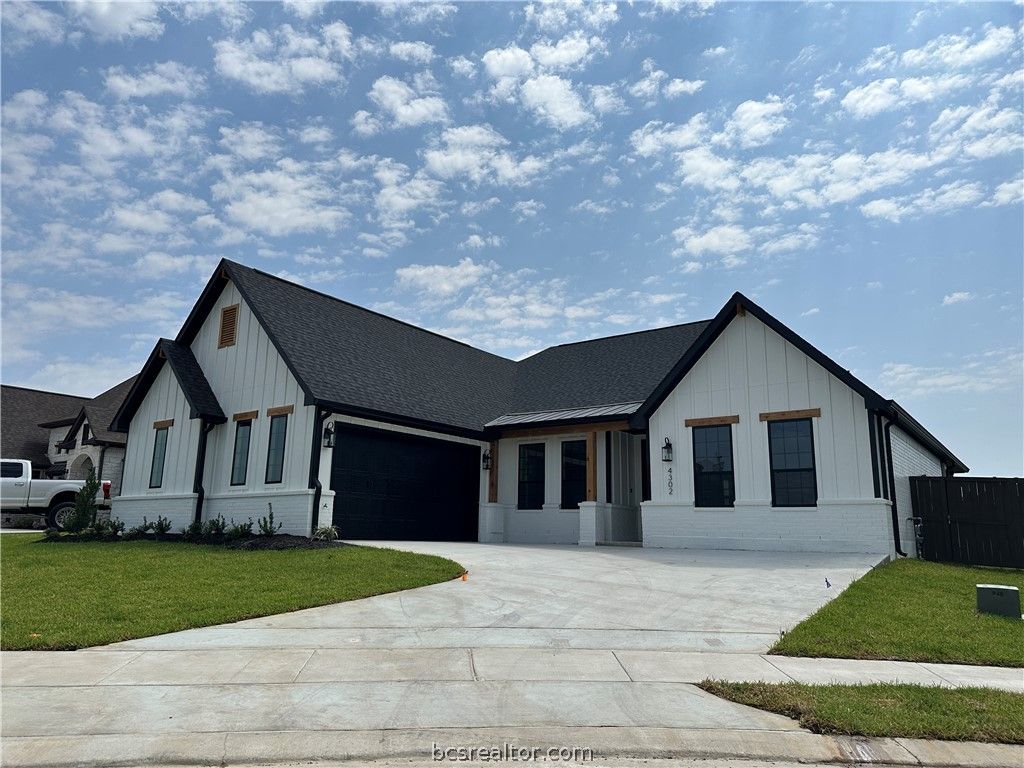 Photo of 4302 Conestogo Court, Bryan, TX 77802 (MLS # 26001910)