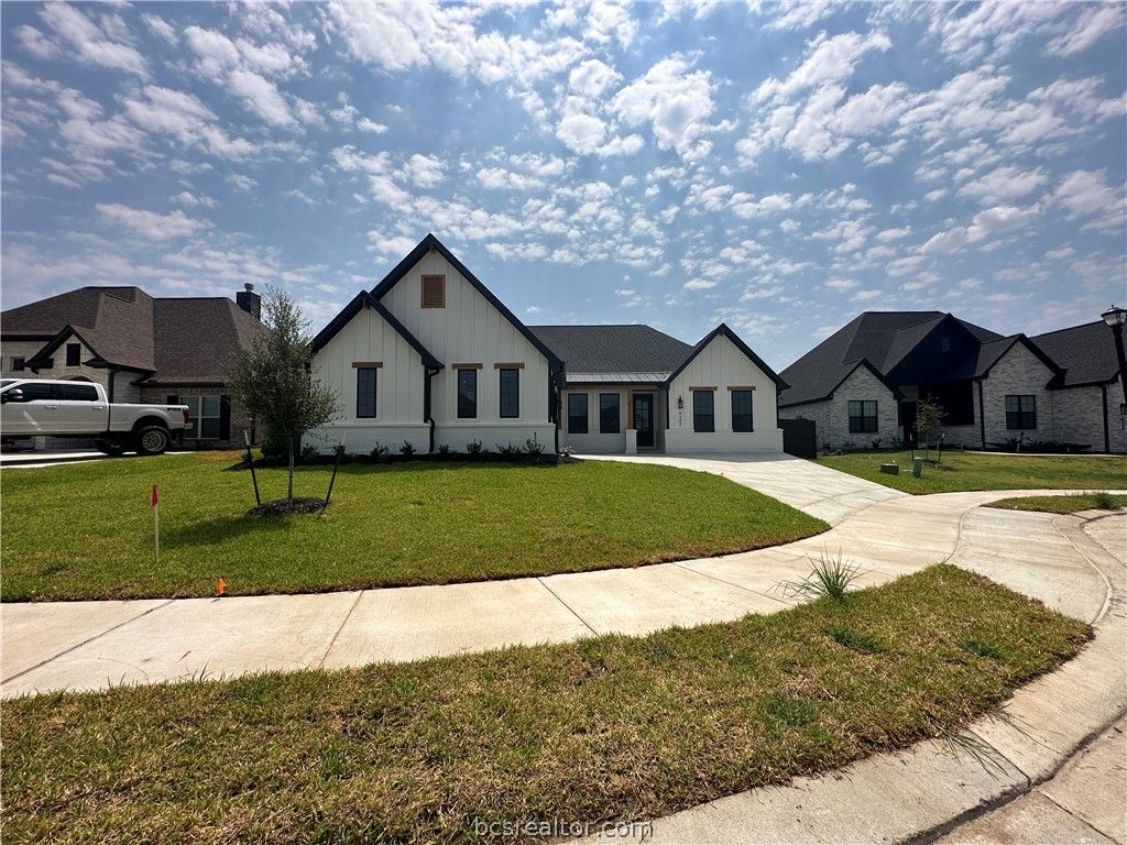 Photo of 4302 Conestogo Court, Bryan, TX 77802 (MLS # 26001910)