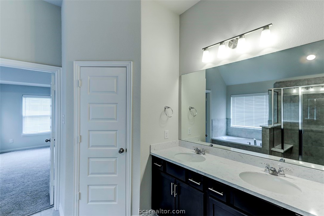 College Station, Texas 77845, United States, 4 Bedrooms Bedrooms, ,3 BathroomsBathrooms,Residential,Pending,60223