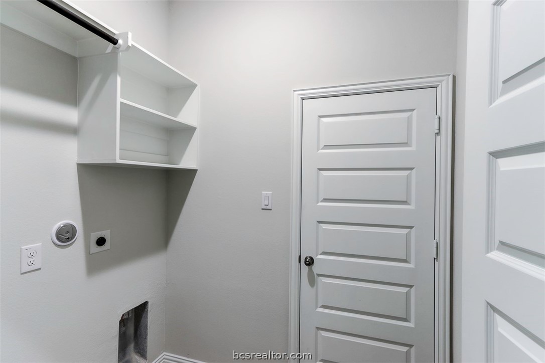 College Station, Texas 77845, United States, 4 Bedrooms Bedrooms, ,3 BathroomsBathrooms,Residential,Pending,60223