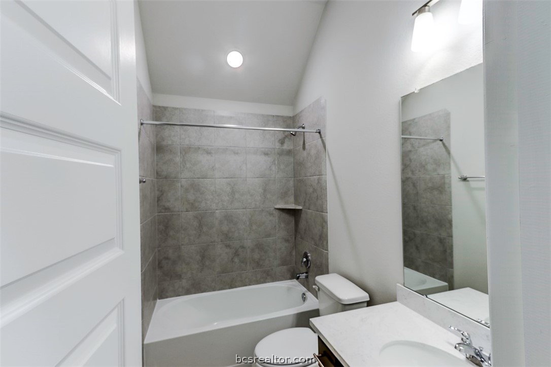 College Station, Texas 77845, United States, 4 Bedrooms Bedrooms, ,3 BathroomsBathrooms,Residential,Pending,60223