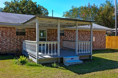 Tiny photo for 415 W Decherd Street, Franklin, TX 77856 (MLS # 26005406)
