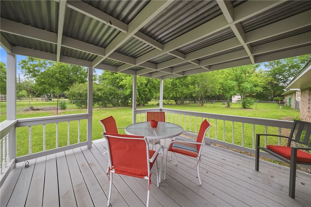 Photo of 415 W Decherd Street, Franklin, TX 77856 (MLS # 26005406)