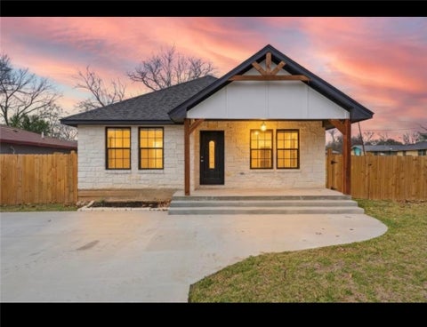 Photo of 211 Moss Avenue, Hearne, TX 77859 (MLS # 26011521)