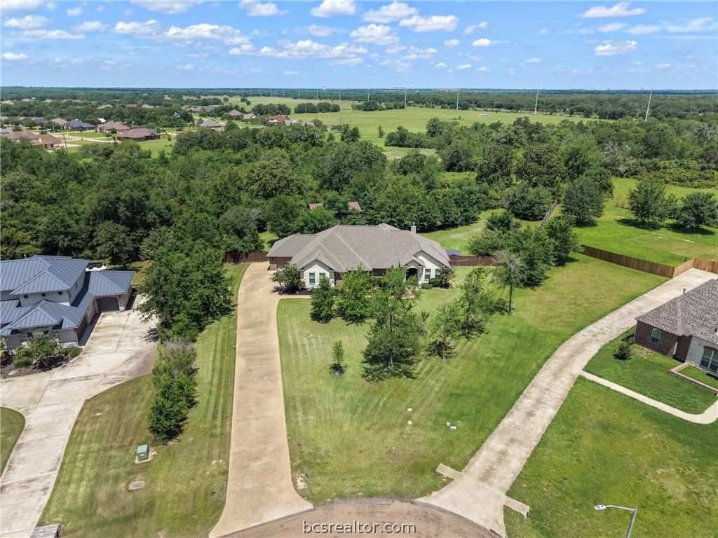 Photo of 5028 Vintage Oaks Court, College Station, TX 77845 (MLS # 26005578)