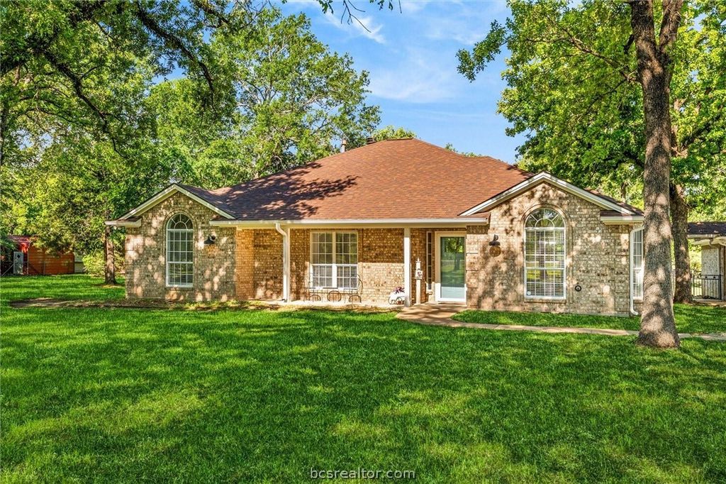 Photo of 2525 Peach Creek Road, College Station, TX 77845 (MLS # 26004210)