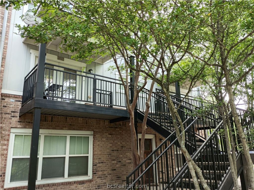 Photo of 1725 Harvey Mitchell Pkwy #2027, College Station, TX 77840 (MLS # 26005512)
