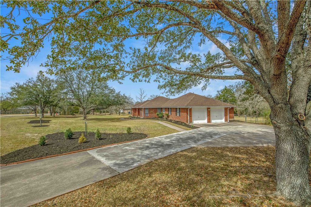 Photo of 1002 Howe Drive, College Station, TX 77845 (MLS # 26001699)