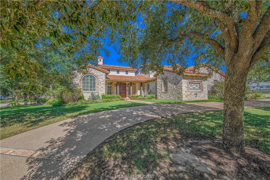 Photo of 4207 Tuscany Court Ct, Bryan, TX 77802 (MLS # 26009620)