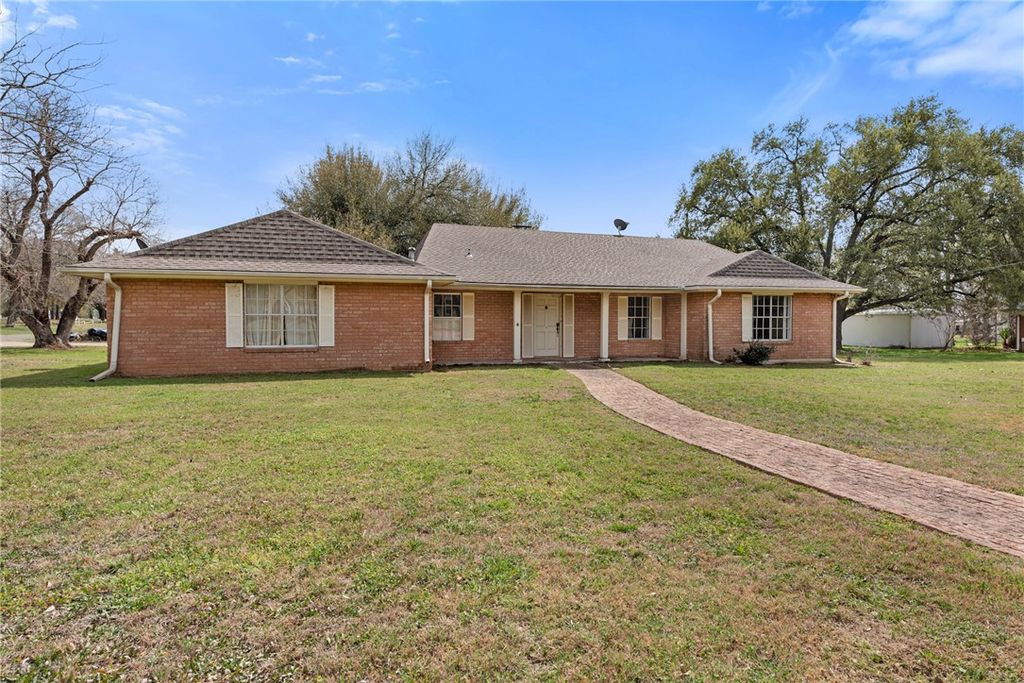 Photo of 608 E Barton Street, Calvert, TX 77837 (MLS # 26001822)