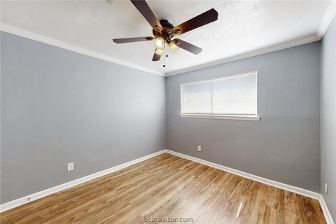 Tiny photo for 8 Willow Drive, Hearne, TX 77859 (MLS # 26002957)