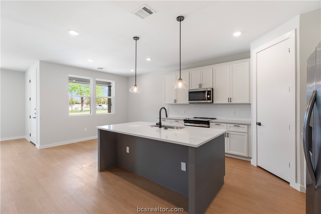 Bryan, Texas 77808, United States, 3 Bedrooms Bedrooms, ,2 BathroomsBathrooms,Residential,Pending,60672