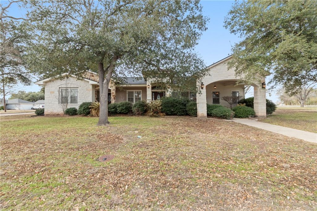 Photo of 900 N Randolph Avenue, Bryan, TX 77803 (MLS # 26001381)