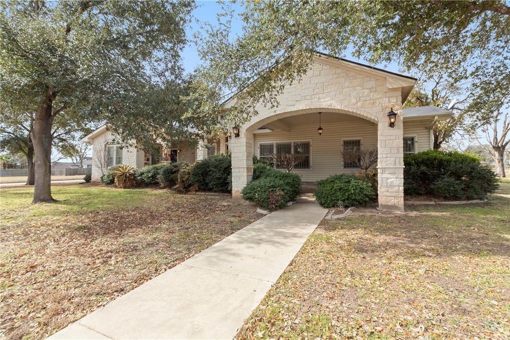 Photo of 900 N Randolph Avenue, Bryan, TX 77803 (MLS # 26001381)