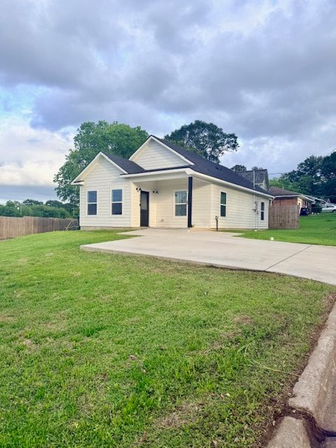 Tiny photo for 810 Brown Street, Brenham, TX 77833 (MLS # 26005038)