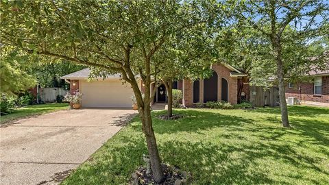 Photo of 1703 White Stone Drive, Bryan, TX 77807 (MLS # 26007340)