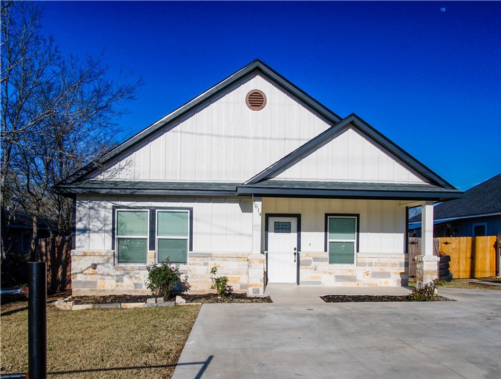 Photo of 1614 Louis Street, Bryan, TX 77803 (MLS # 26001116)
