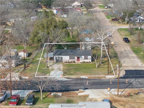 Tiny photo for 500 N Banks Street, Caldwell, TX 77836 (MLS # 26002192)