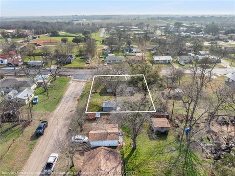 Tiny photo for 500 N Banks Street, Caldwell, TX 77836 (MLS # 26002192)
