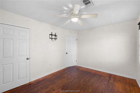 Tiny photo for 500 N Banks Street, Caldwell, TX 77836 (MLS # 26002192)