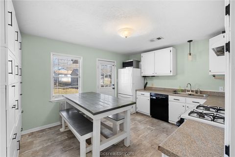 Tiny photo for 500 N Banks Street, Caldwell, TX 77836 (MLS # 26002192)