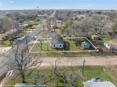 Tiny photo for 500 N Banks Street, Caldwell, TX 77836 (MLS # 26002192)