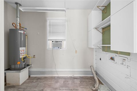 Tiny photo for 500 N Banks Street, Caldwell, TX 77836 (MLS # 26002192)