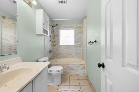 Tiny photo for 500 N Banks Street, Caldwell, TX 77836 (MLS # 26002192)