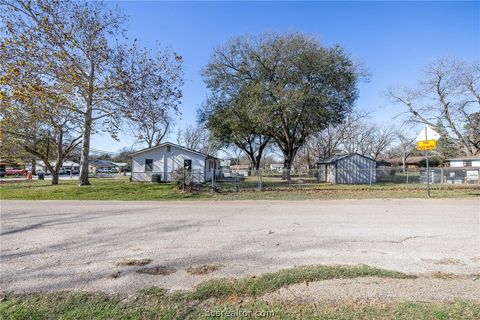 Tiny photo for 500 N Banks Street, Caldwell, TX 77836 (MLS # 26002192)