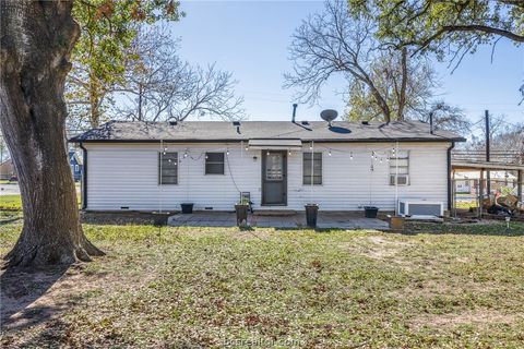 Tiny photo for 500 N Banks Street, Caldwell, TX 77836 (MLS # 26002192)