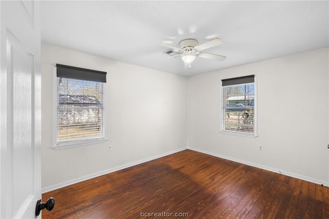 Tiny photo for 500 N Banks Street, Caldwell, TX 77836 (MLS # 26002192)