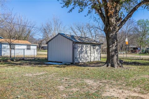 Tiny photo for 500 N Banks Street, Caldwell, TX 77836 (MLS # 26002192)