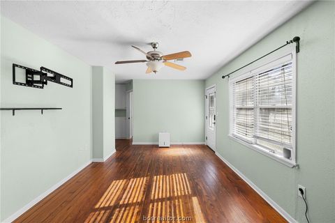 Tiny photo for 500 N Banks Street, Caldwell, TX 77836 (MLS # 26002192)