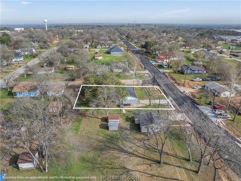 Tiny photo for 500 N Banks Street, Caldwell, TX 77836 (MLS # 26002192)