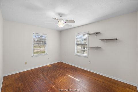 Tiny photo for 500 N Banks Street, Caldwell, TX 77836 (MLS # 26002192)