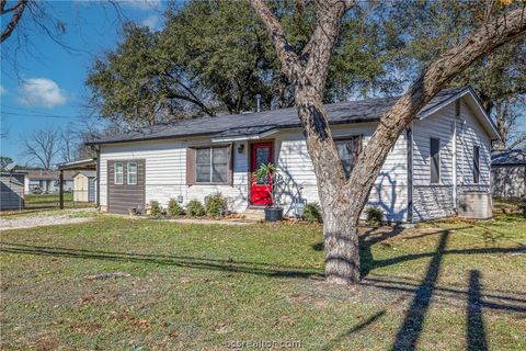 Photo of 500 N Banks Street, Caldwell, TX 77836 (MLS # 26002192)
