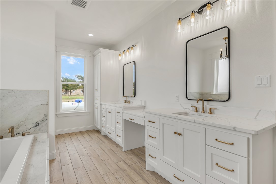 Bryan, Texas 77808, United States, 5 Bedrooms Bedrooms, ,5 BathroomsBathrooms,Residential,Active,192623