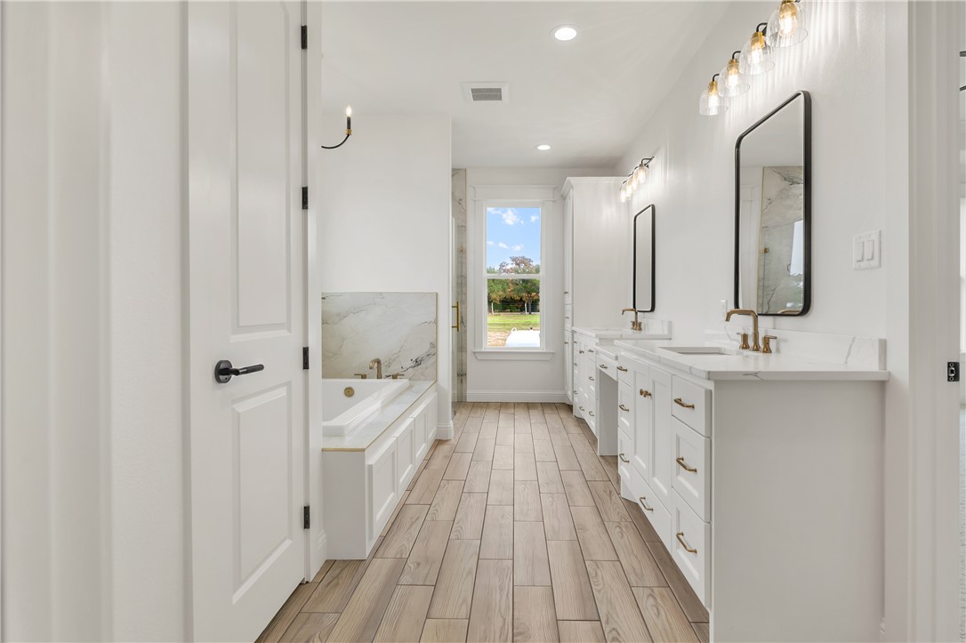 Bryan, Texas 77808, United States, 5 Bedrooms Bedrooms, ,5 BathroomsBathrooms,Residential,Active,192623