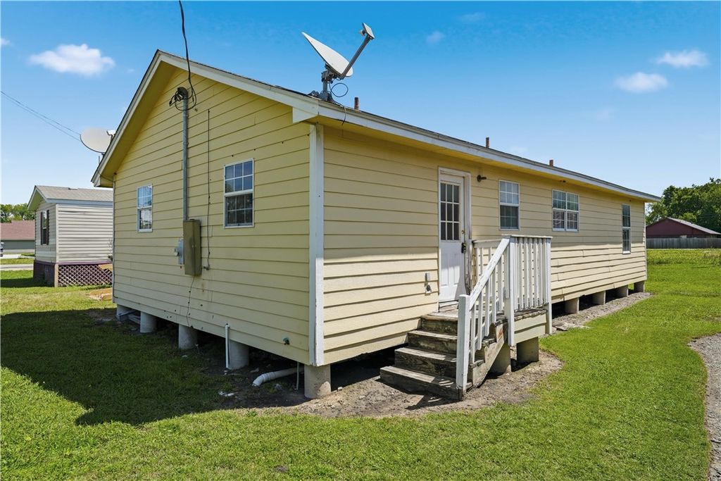 Photo of 1403 Pecan Street, Hearne, TX 77859 (MLS # 26004366)