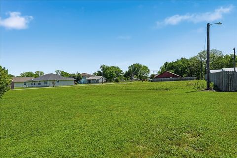 Tiny photo for 1403 Pecan Street, Hearne, TX 77859 (MLS # 26004366)