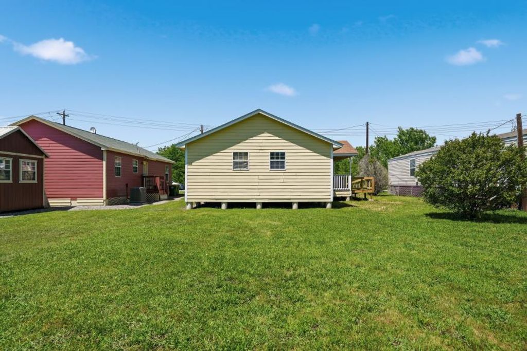 Photo of 1403 Pecan Street, Hearne, TX 77859 (MLS # 26004366)