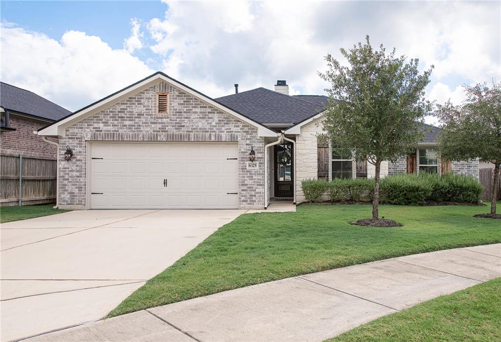 Photo of 6325 Southern Cross Dr, College Station, TX 77845 (MLS # 26010113)