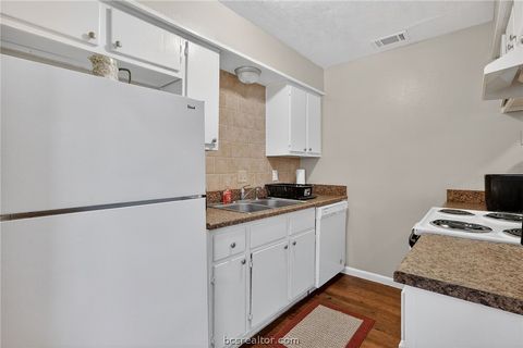 Tiny photo for 1400 Summit Street #B, College Station, TX 77845 (MLS # 26003170)