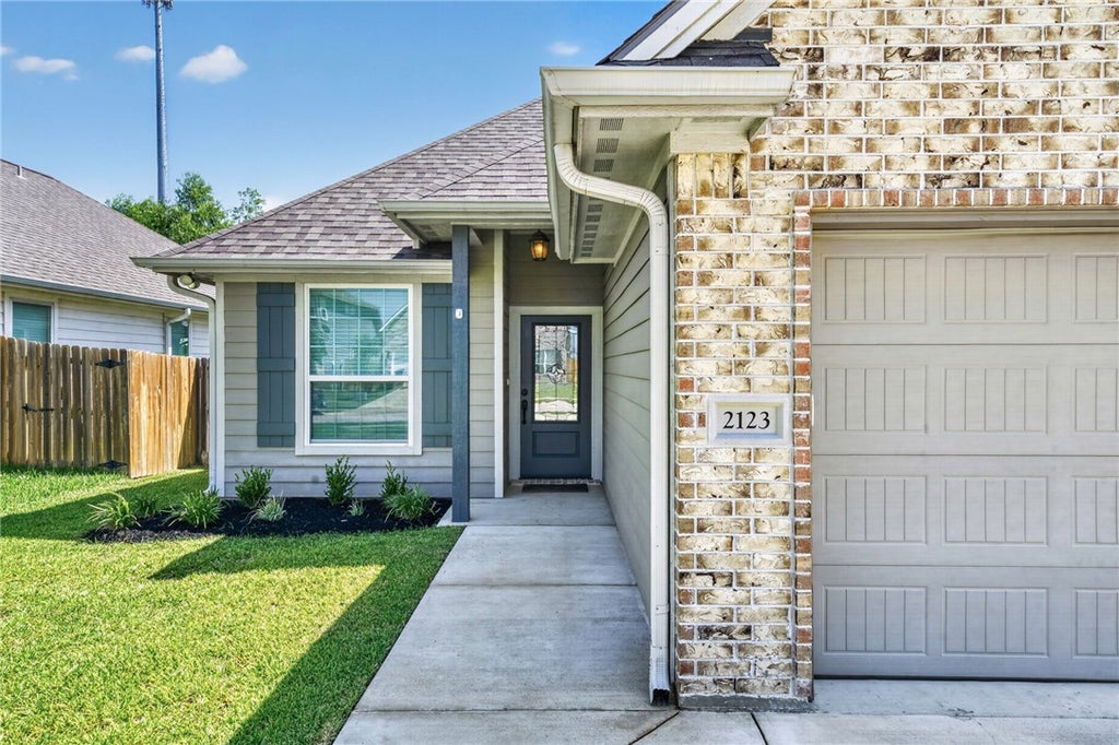 Photo of 2123 Mountain Wind Loop, Bryan, TX 77807 (MLS # 26009414)