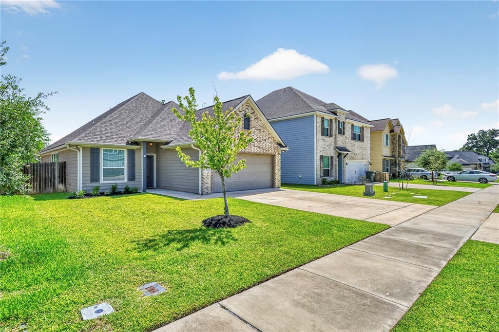 Photo of 2123 Mountain Wind Loop, Bryan, TX 77807 (MLS # 26009414)