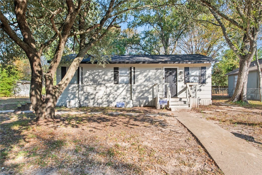 Photo of 4603 Castle Avenue, Bryan, TX 77808 (MLS # 26010835)
