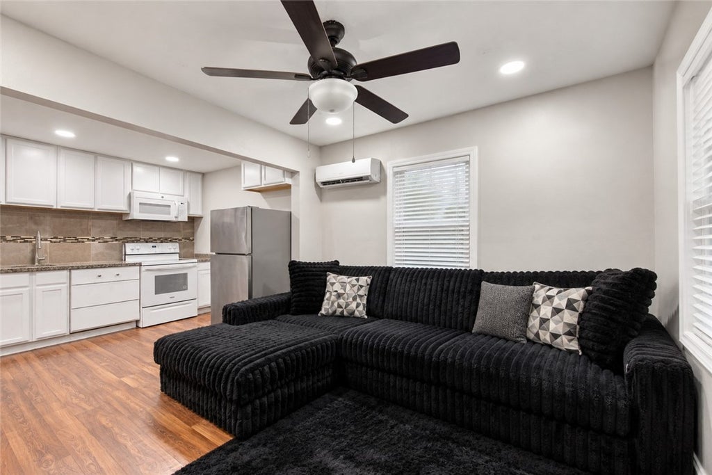 Photo of 4603 Castle Avenue, Bryan, TX 77808 (MLS # 26010835)