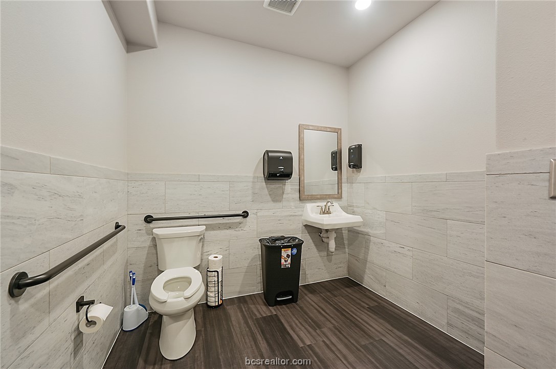 College Station, Texas 77845, United States, ,Commercial,Active,63303