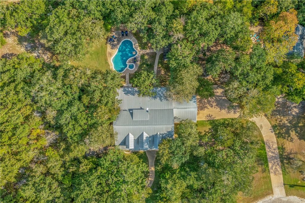 Photo for 5821 Stallion Ridge Rdg, College Station, TX 77845 (MLS # 25010560)